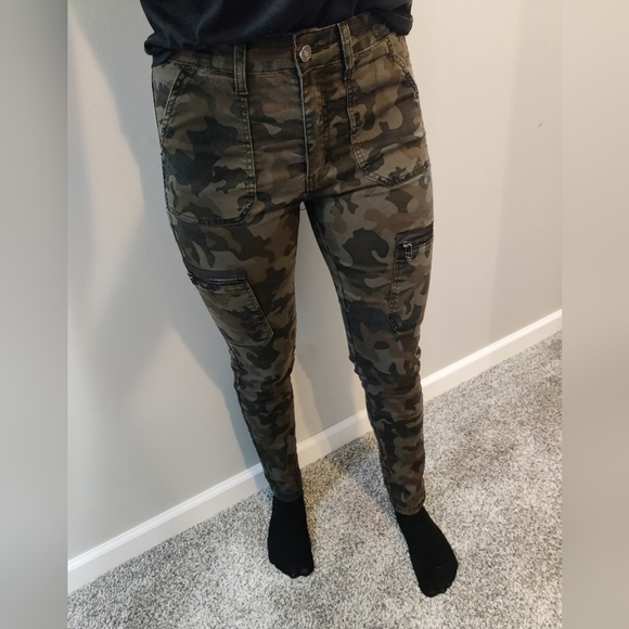 Zane High Rise Printed Barrel Kancan Jeans (Camo)
